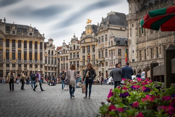 Quelles sont les histoires derrière les rues et places emblématiques de Bruxelles ?